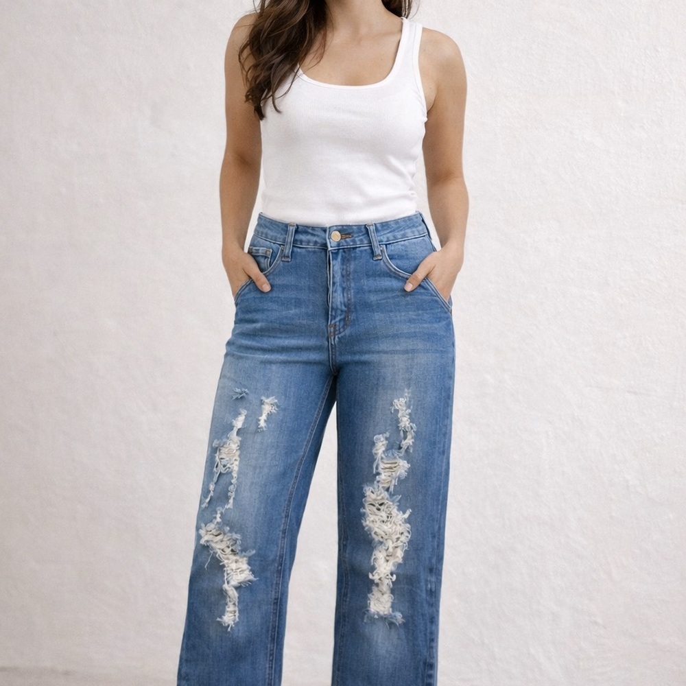 Fashion Nova Distressed Straight-Leg Jeans – Size 7 – Excellent Condition - Picture 4 of 15